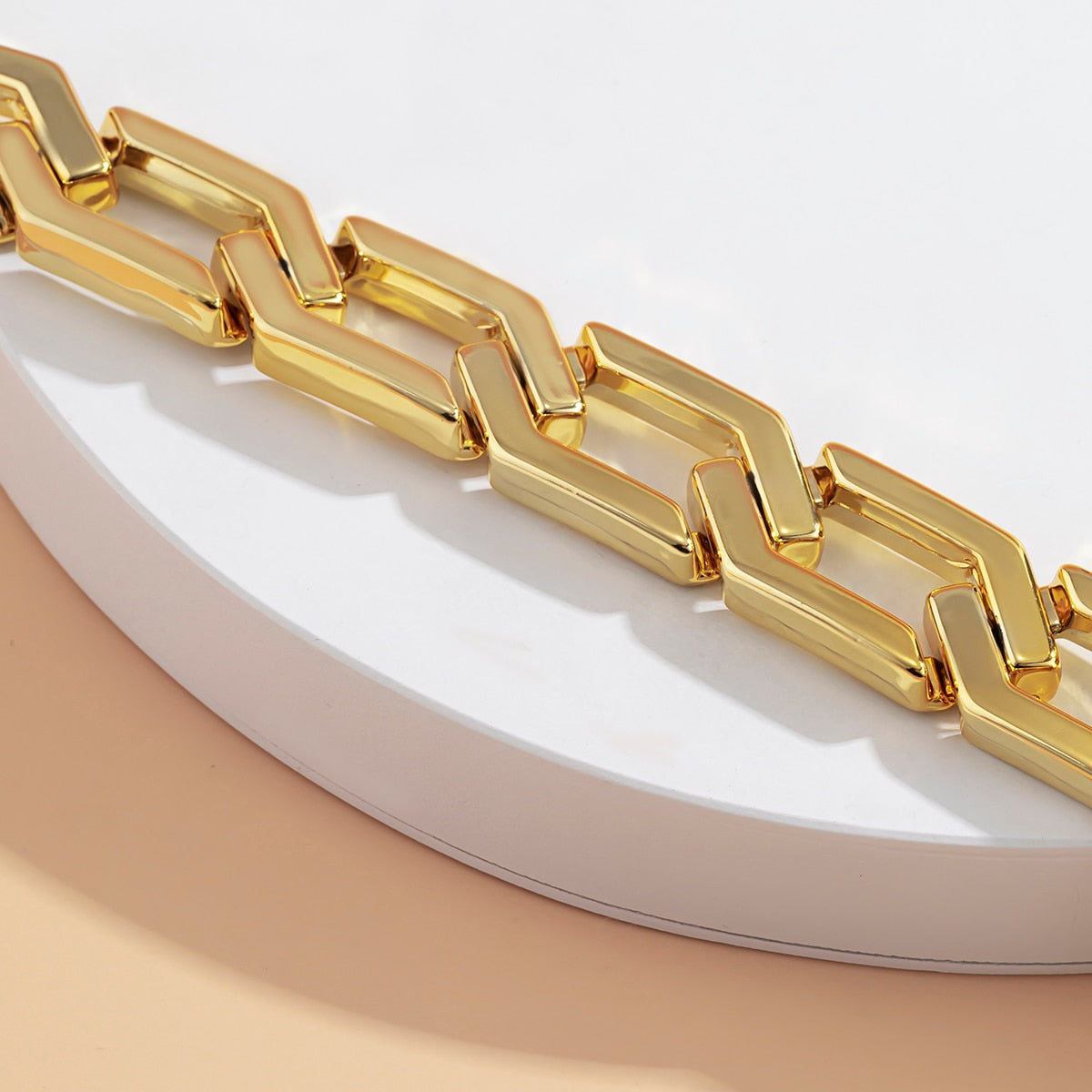 Geometric Single-Layer Collarbone Necklace