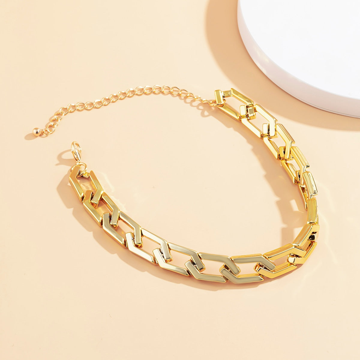 Geometric Single-Layer Collarbone Necklace