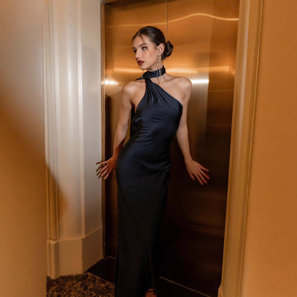 Dress with Sexy Backless Satin Halter Neck for Banquet Evening Party